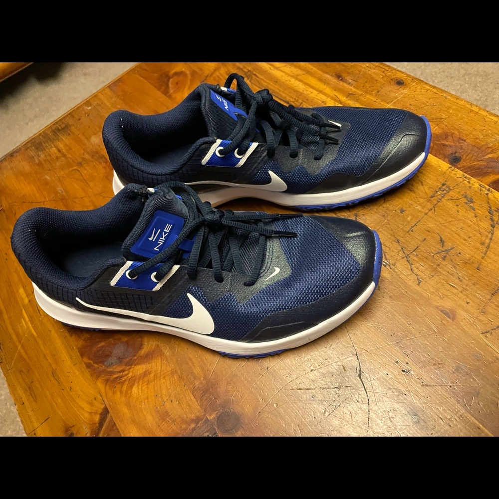 MENS 9.5 NIKE TURF SHOES - BRAND NEW WORN ONE TIME - GREAT FOR COACHING